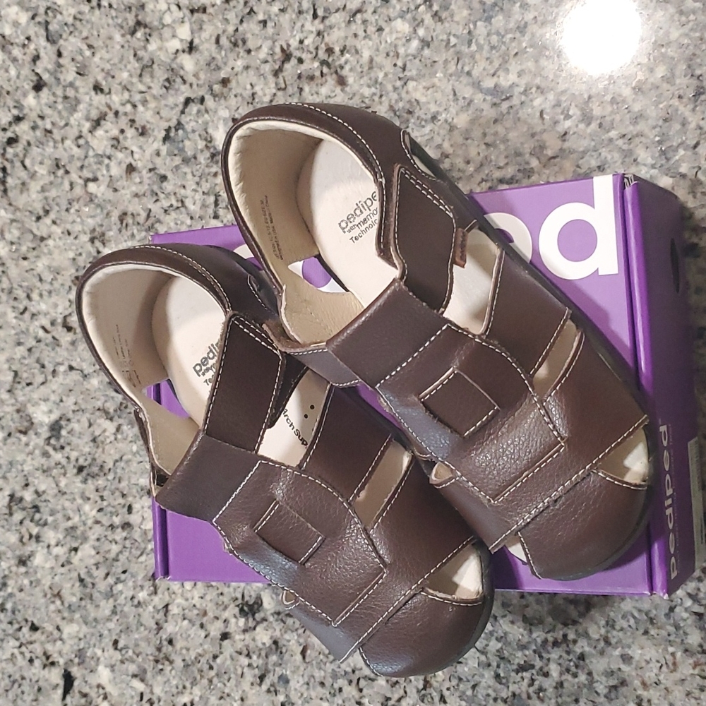 Boys brown leather sandals